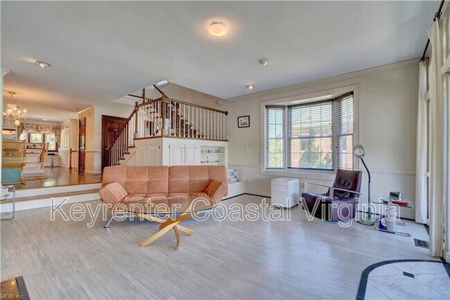 Building Photo - 108 Commerce St