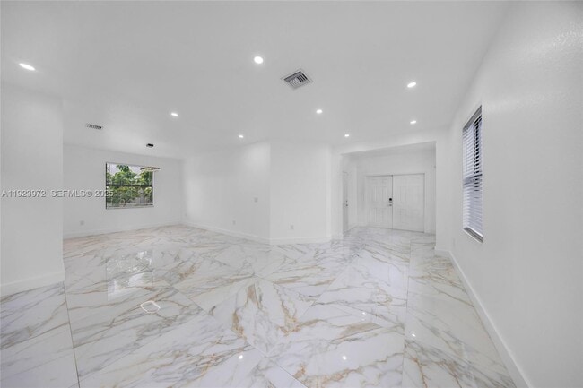 Building Photo - 268 NE 210th Way