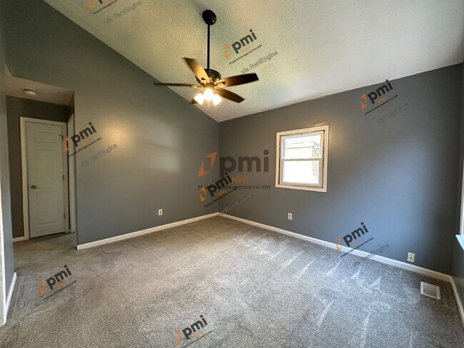 Building Photo - 3464 Iowa St