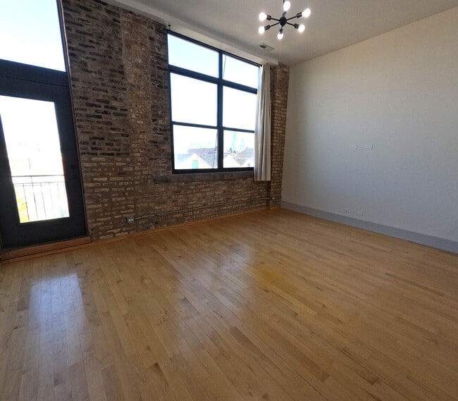Building Photo - 1432 W 21st St