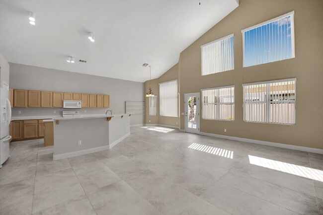 Building Photo - Spacious 4-bedroom, 3-car garage home feat...