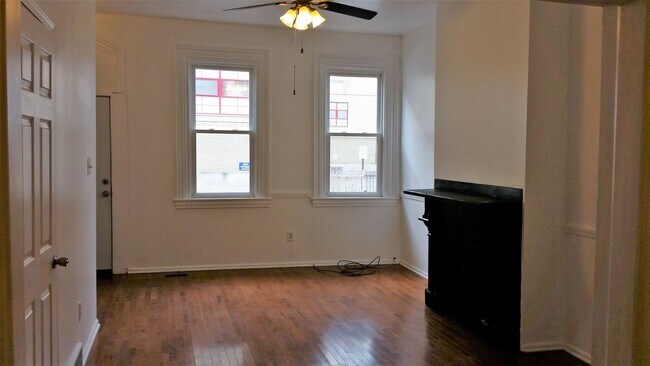 Building Photo - Huge Luxury South Side Home w/ Stainless K...