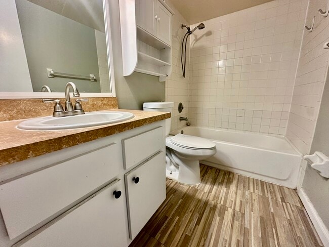 Building Photo - 2570 W 67th Pl