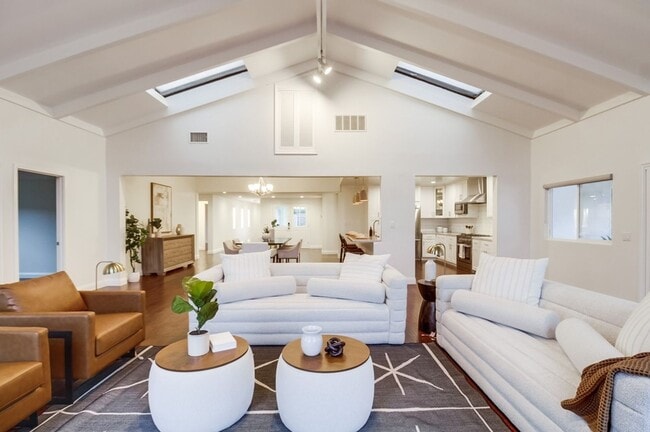 Building Photo - Beautiful house in heart of Point Loma