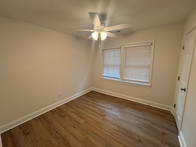 Building Photo - ***SPECIAL OFFER*** 3 Bed 1 Bath Single Family Brick Home