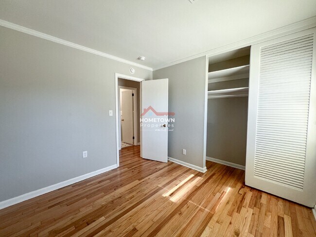 Building Photo - 3730 Forest Glen Dr