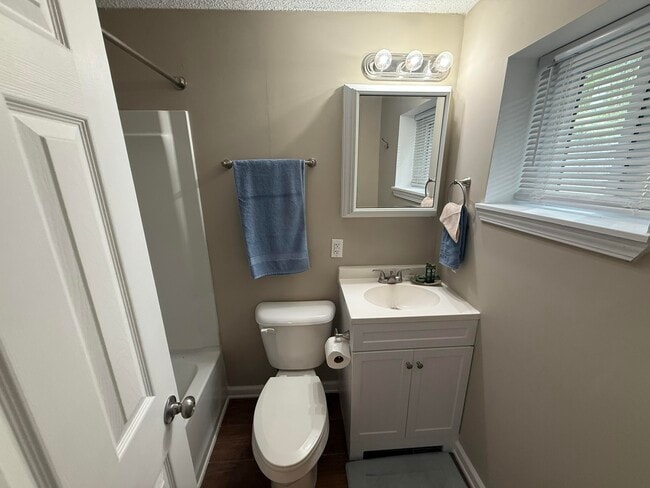 Building Photo - 105 N Garth Ave