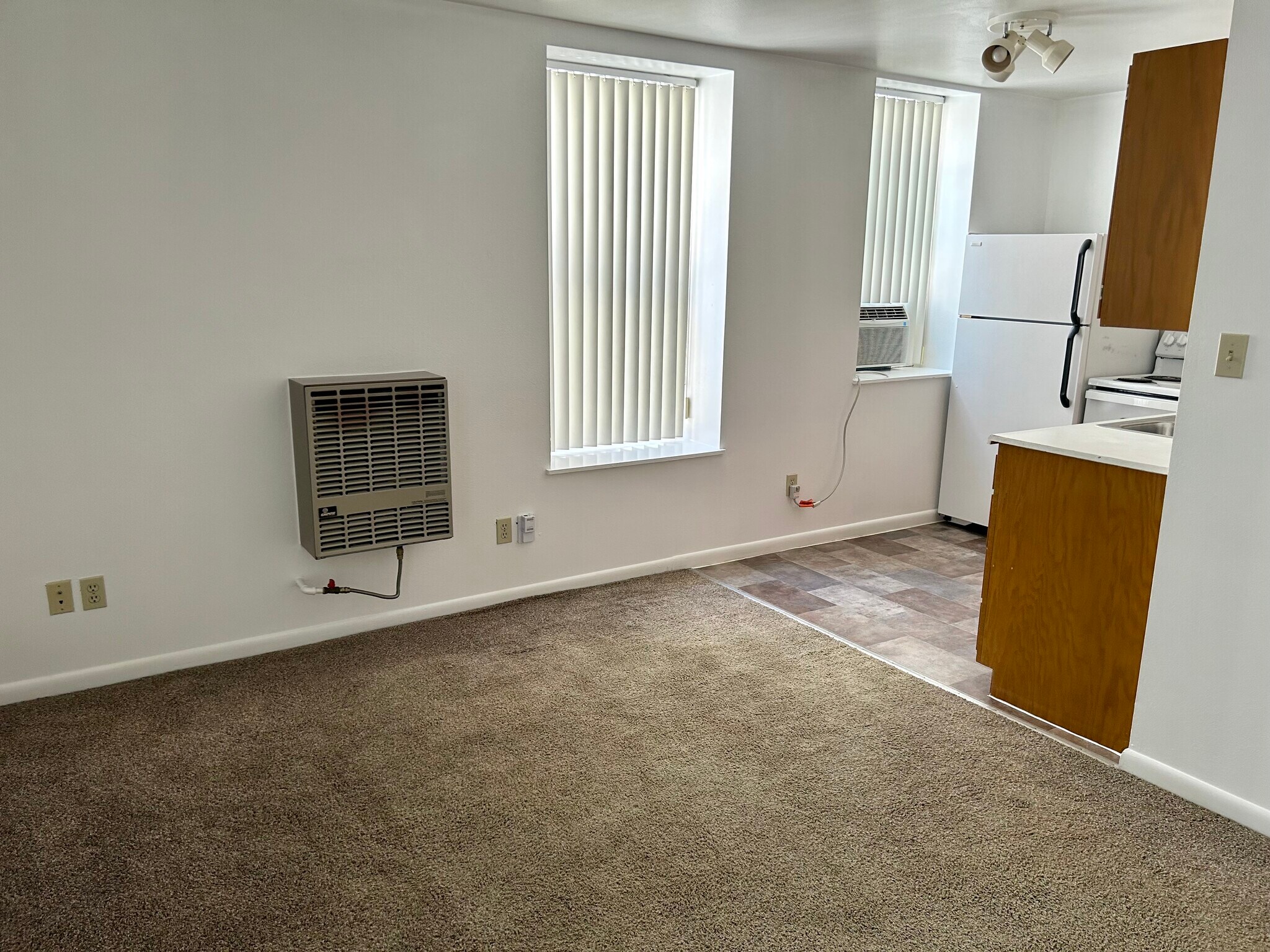 unit #10: kitchen-living area - 454 S 500 E