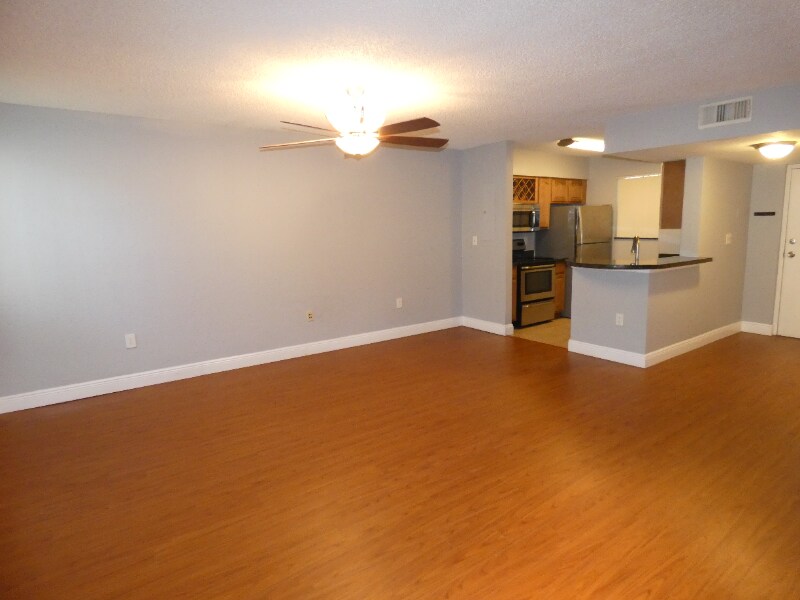 Building Photo - 2810 N Oakland Forest Dr