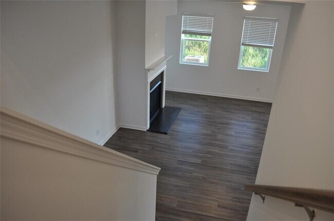 Building Photo - 5745 Thornton Dr