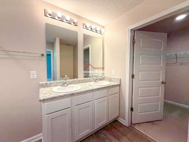 Building Photo - 7305 Lakeside Oak Ct