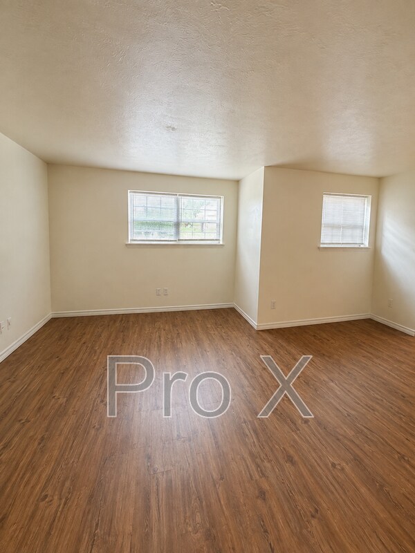 Building Photo - 1807 Grand