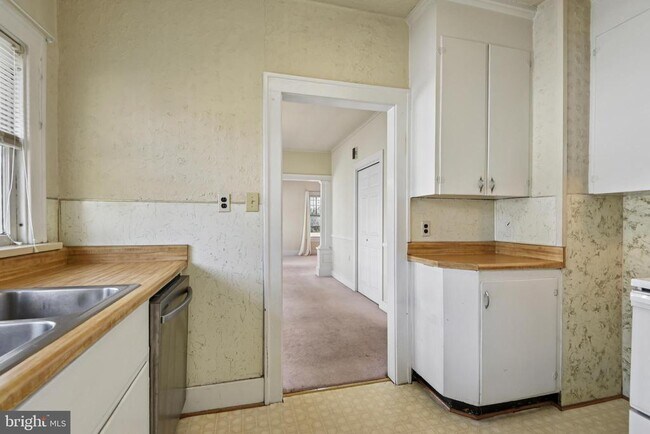 Building Photo - 209 Locust St