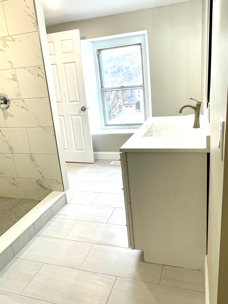 master suite bathroom - 4680 Umbria St