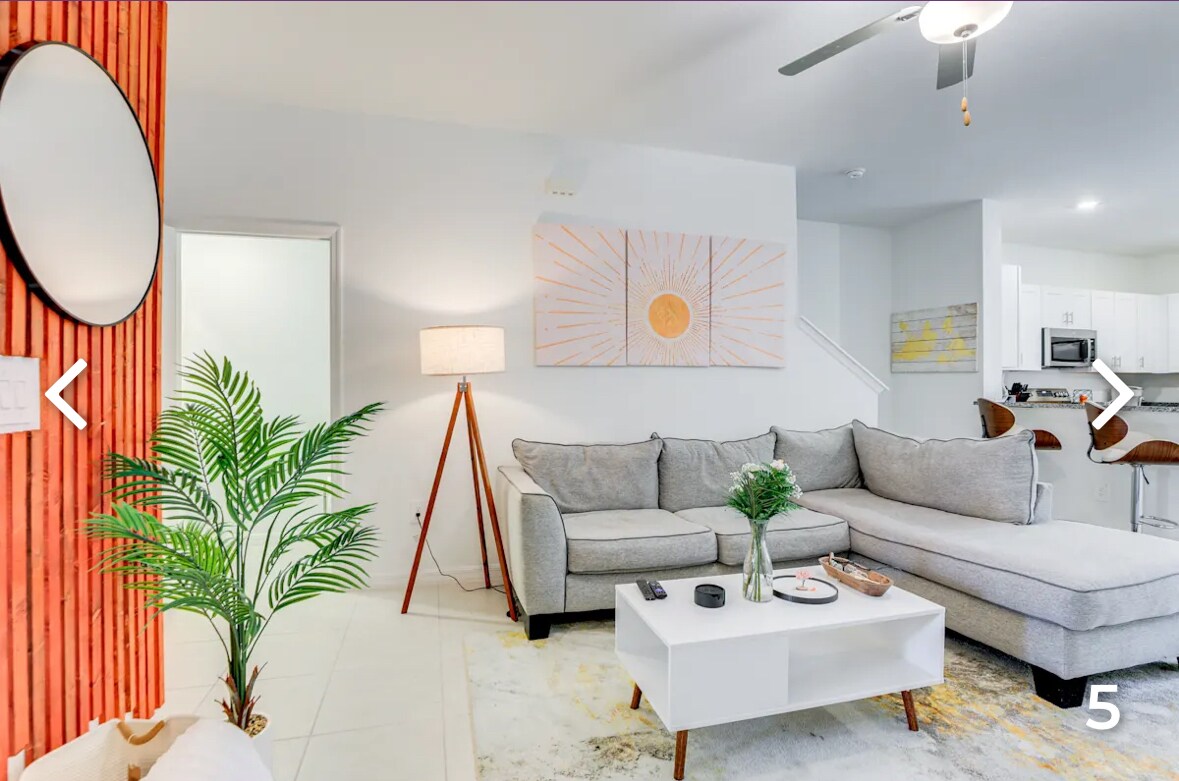 Building Photo - 2579 Sunray Venus Way