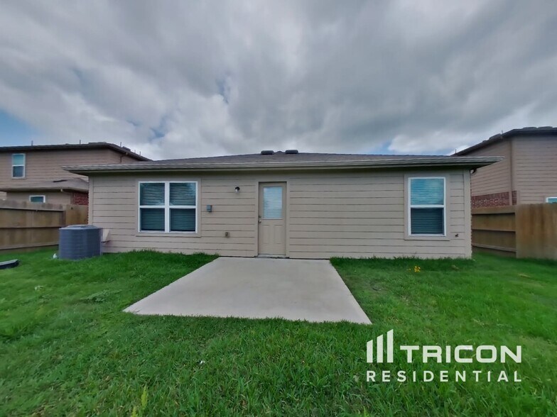 Building Photo - 904 American Monarch Dr