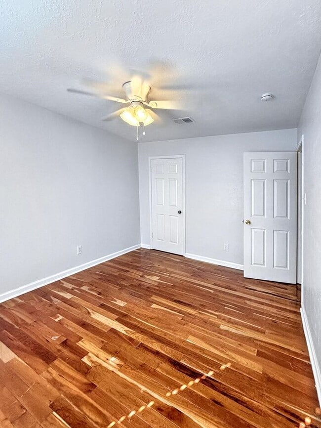 Building Photo - 4330 Meadow Springs Dr