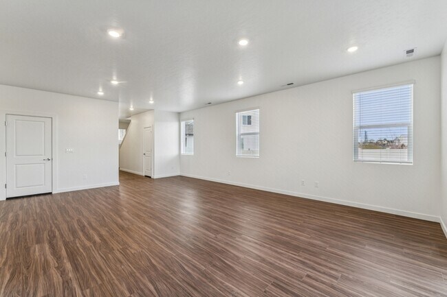 Building Photo - 8284 W Grey Alder Dr