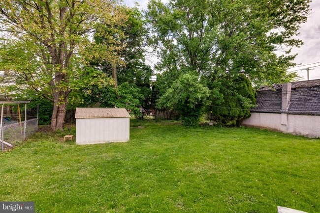 Building Photo - 429 Manor Ave