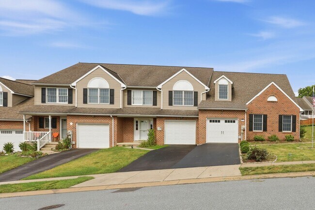 Building Photo - 472 Hillside Dr