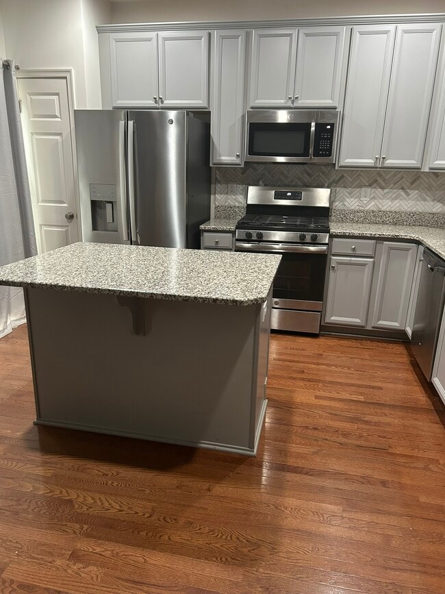 Building Photo - 3525 Naamans Dr