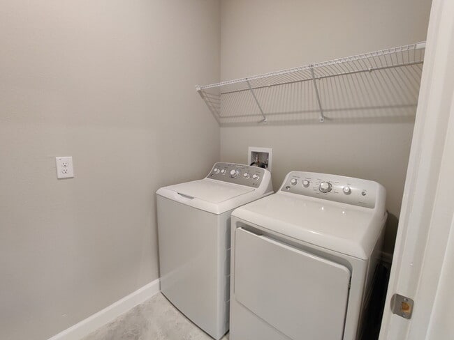 Building Photo - 23264 Willow Glen Way