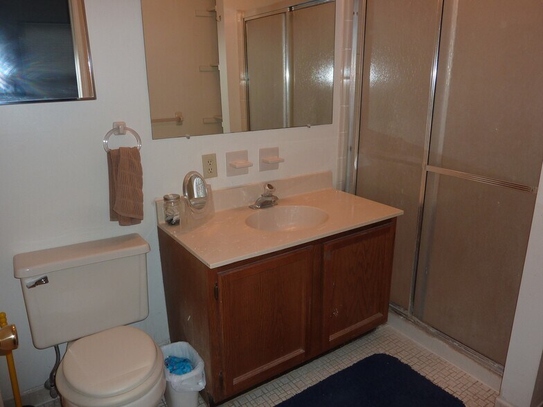 2nd Primary Full Bath w/Shower - 2 Maple Dr