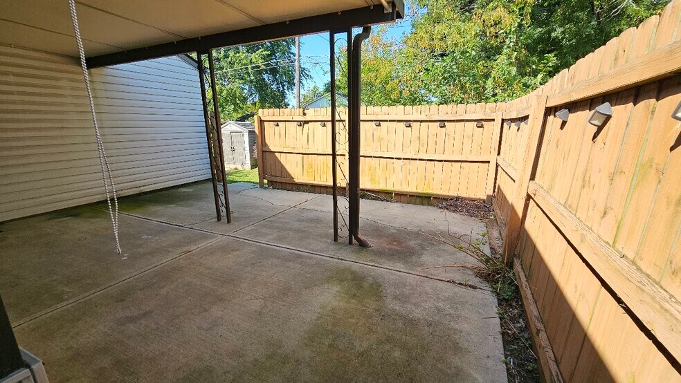 Back Patio - 626 Woods Crossing Dr