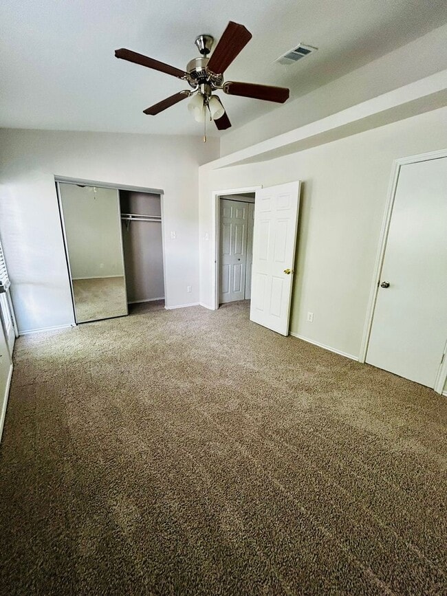 Building Photo - 1818 River Crossing Cir