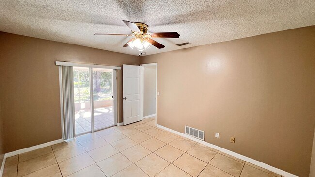 Building Photo - Beautiful 4 Bedroom 2 Bath Home!