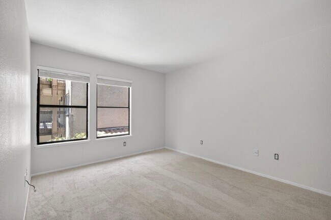 Building Photo - 1123 S Villa Way