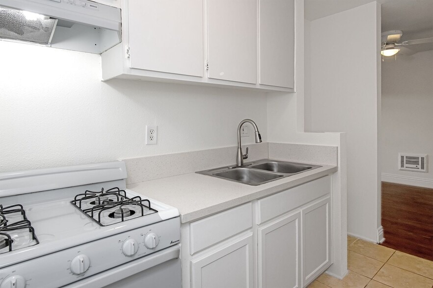 Interior Photo - 5851 Hazeltine Ave.
