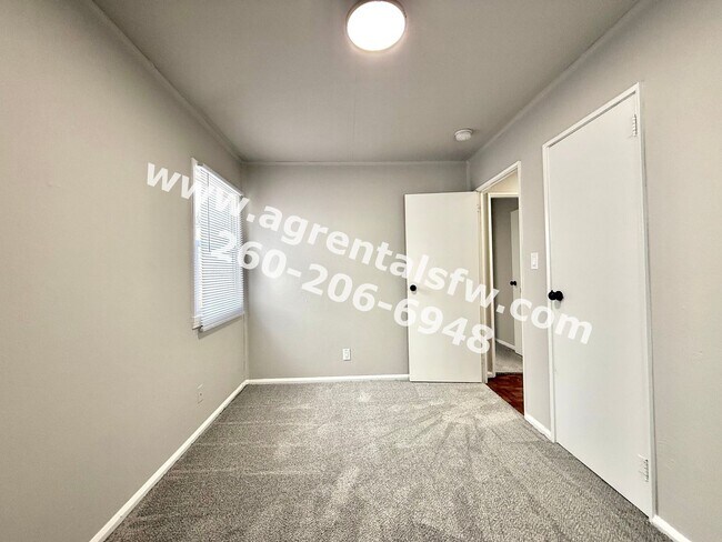 Building Photo - 3 Bedroom House