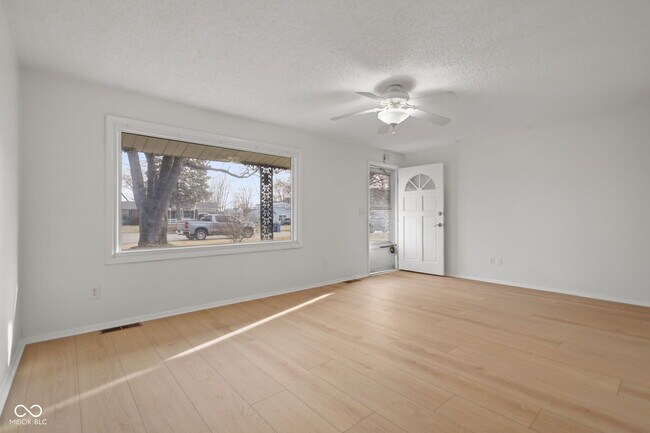 Building Photo - 8856 Moll Dr