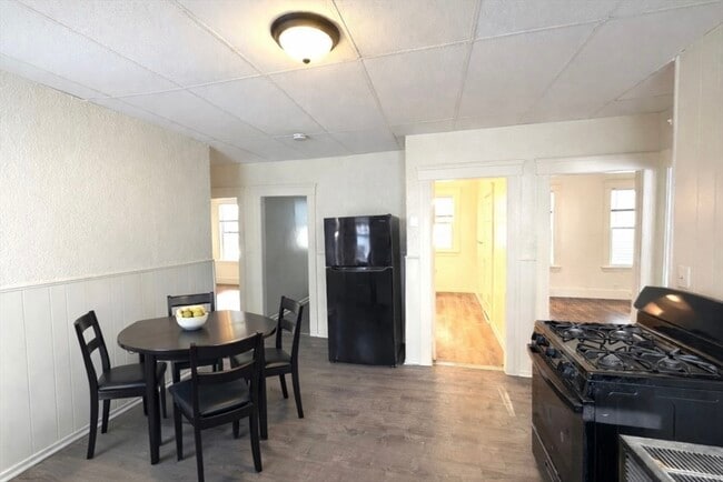 Building Photo - 8 Almont Ave