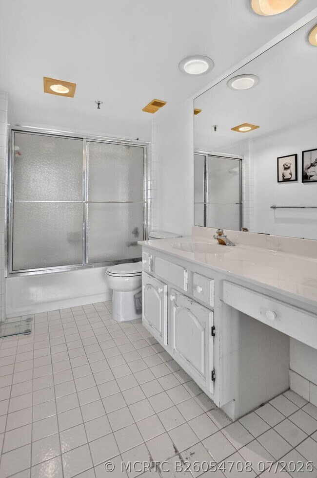 Building Photo - 6895 Willow Wood Dr