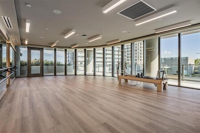 Building Photo - 3015 S Ysabella Ave