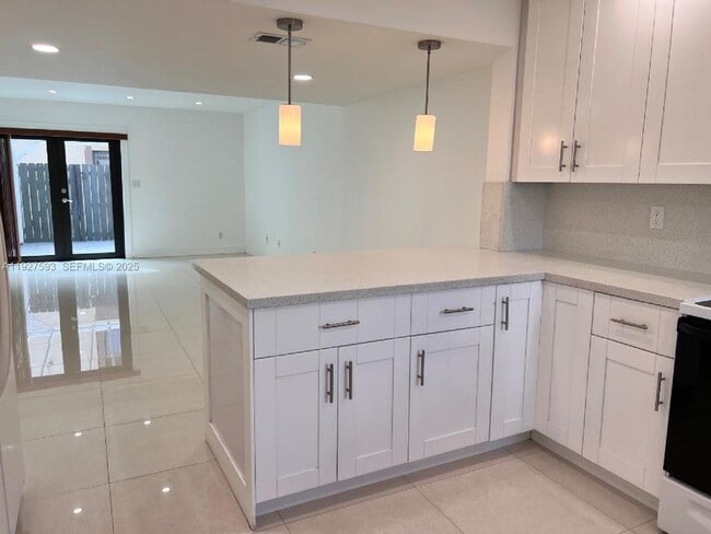 Building Photo - 6231 SW 138th Ct