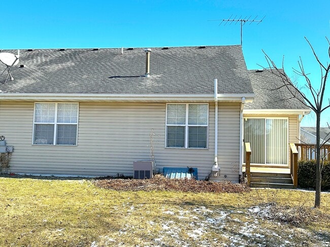 Building Photo - 460 Fox Ln