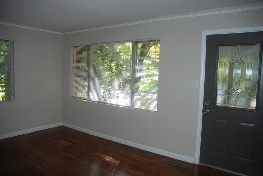 Building Photo - 2038 Dellwood Place