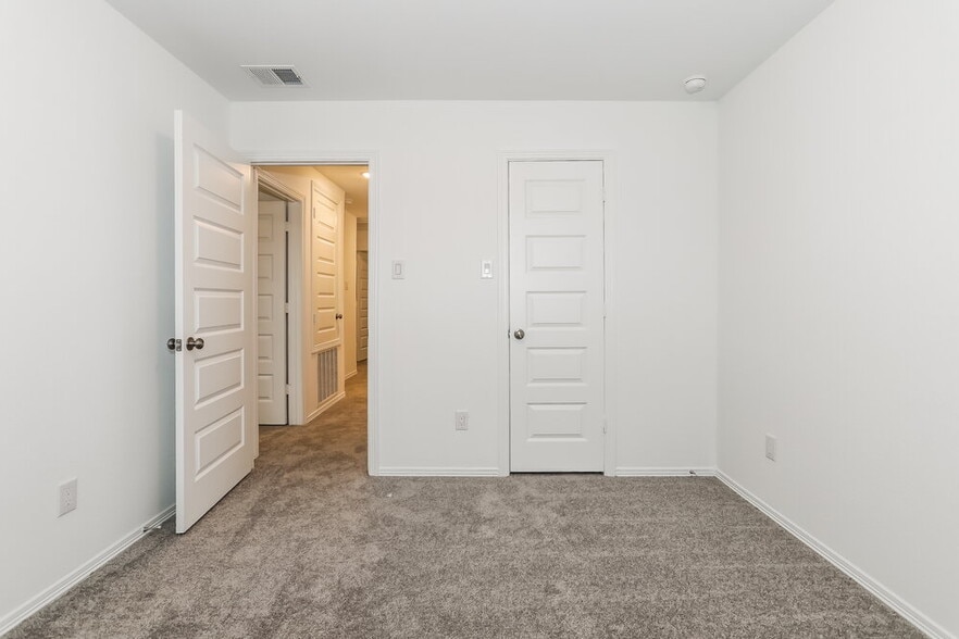 Building Photo - 16726 Rover Ln