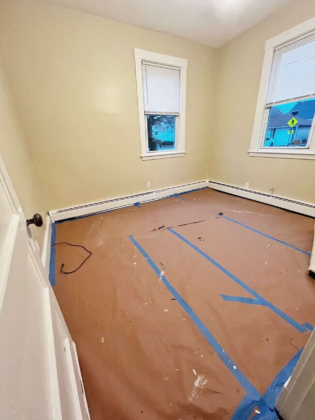 Building Photo - Spacious 1 BED 1 BATH