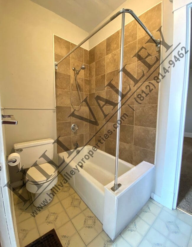 Building Photo - Three Bedroom Home