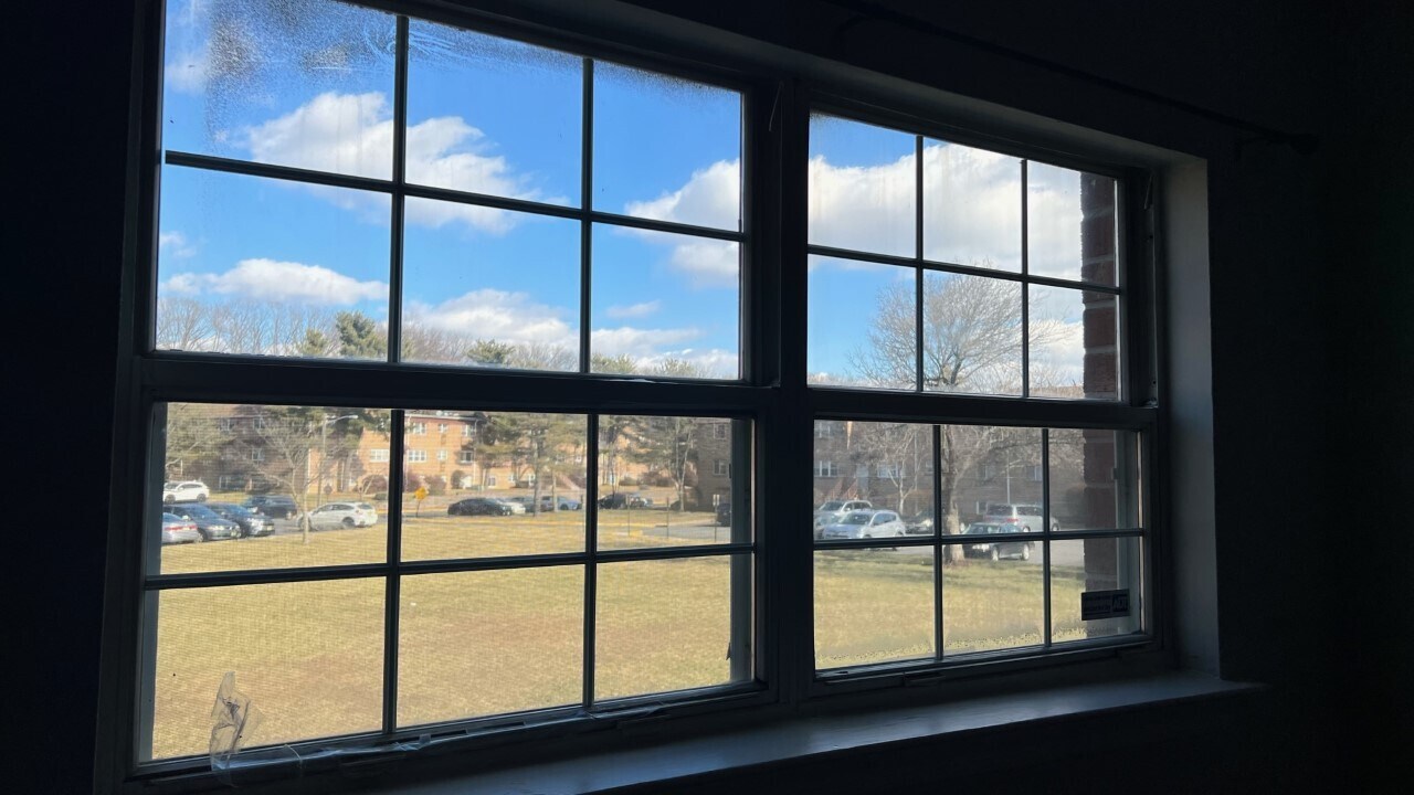 Building Photo - 305 College Dr