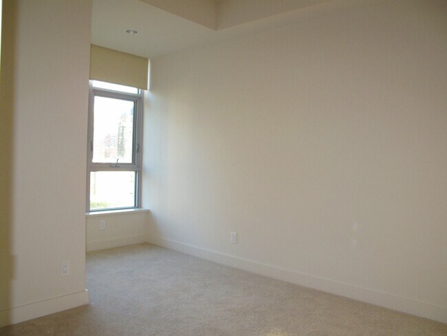 Building Photo - Exquisite 2 Bed/2 Bath Downtown Condo at I...