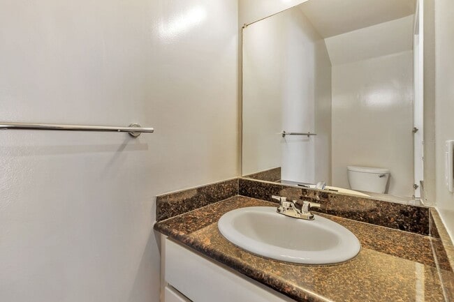 Building Photo - 3-Bedroom 2.5-Bathroom Santa Clara Townhome