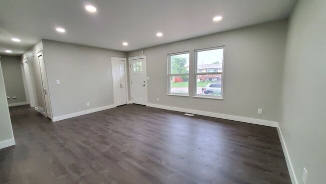 Building Photo - Beautifully updated home on Chippewa Road