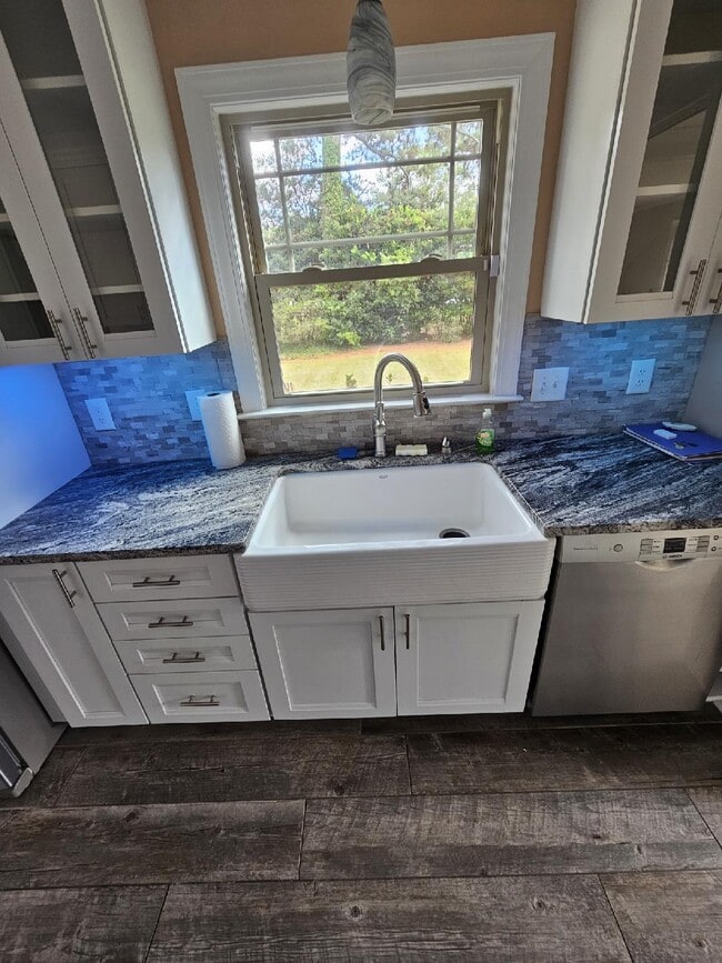 Building Photo - 217 Windsor Rd