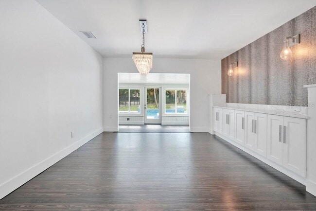 Building Photo - 812 East Blvd