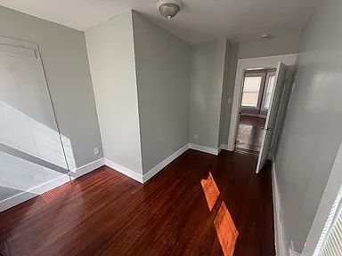 Building Photo - 611 Elm St